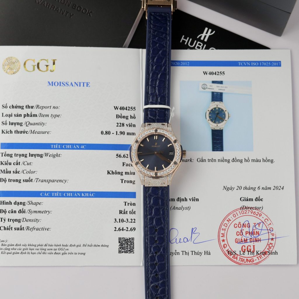 Hublot Classic Fusion Kinggold Full Moissanite  Rep 1:1 HBF 33mm Blue Dial