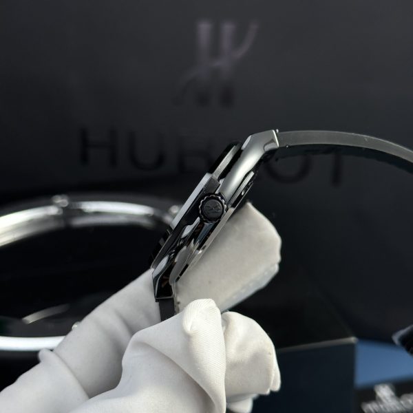 Hublot Classic Fusion Black Ceramic Rep 1:1 JJZ 42mm Carbon Dial - Tinh Chỉnh SW300