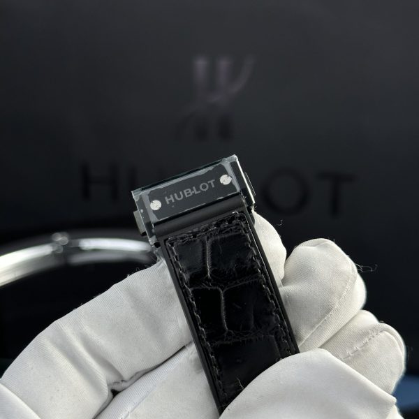 Hublot Classic Fusion Black Ceramic Rep 1:1 JJZ 42mm Carbon Dial - Tinh Chỉnh SW300