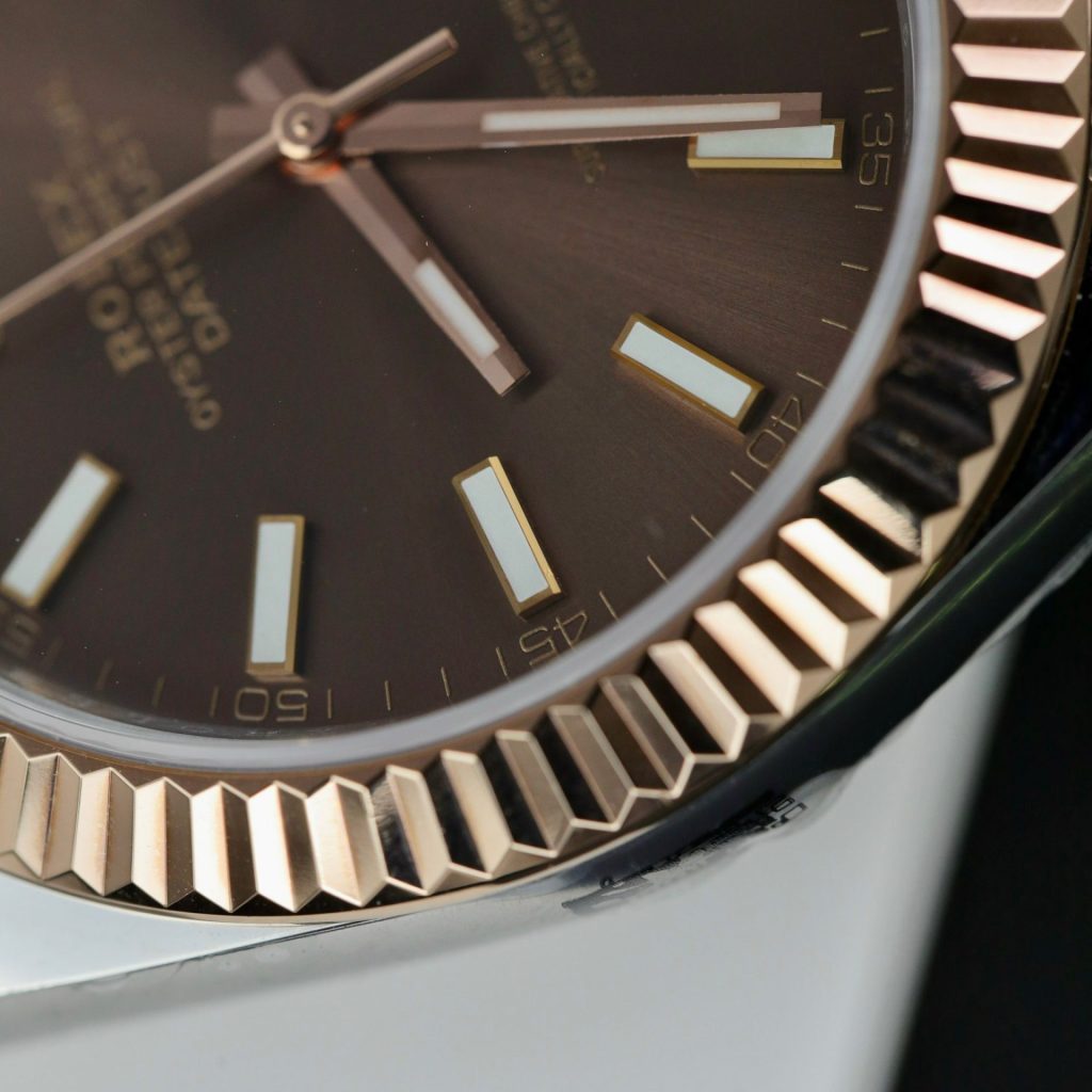 Rolex DateJust 126331 Rep 1:1 Clean Factory Mạ Vàng Demi Mặt Chocolate Cọc Dạ Quang 41mm