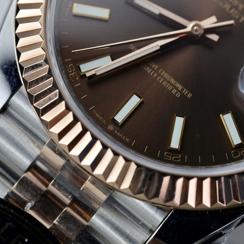 Rolex DateJust 126331 Rep 1:1 Clean Factory Mạ Vàng Demi Mặt Chocolate Cọc Dạ Quang 41mm