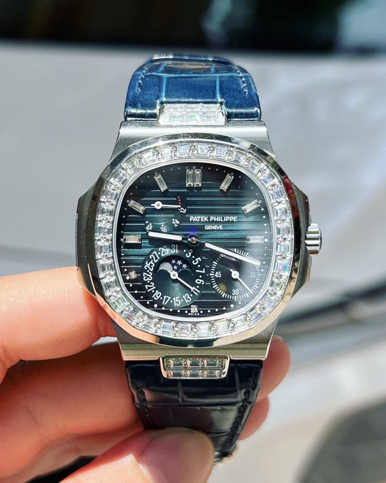 Patek Philippe Nautilus 5724G Rep 11 Mặt Xanh Đính Đá Baguette GRF Factory 40mm